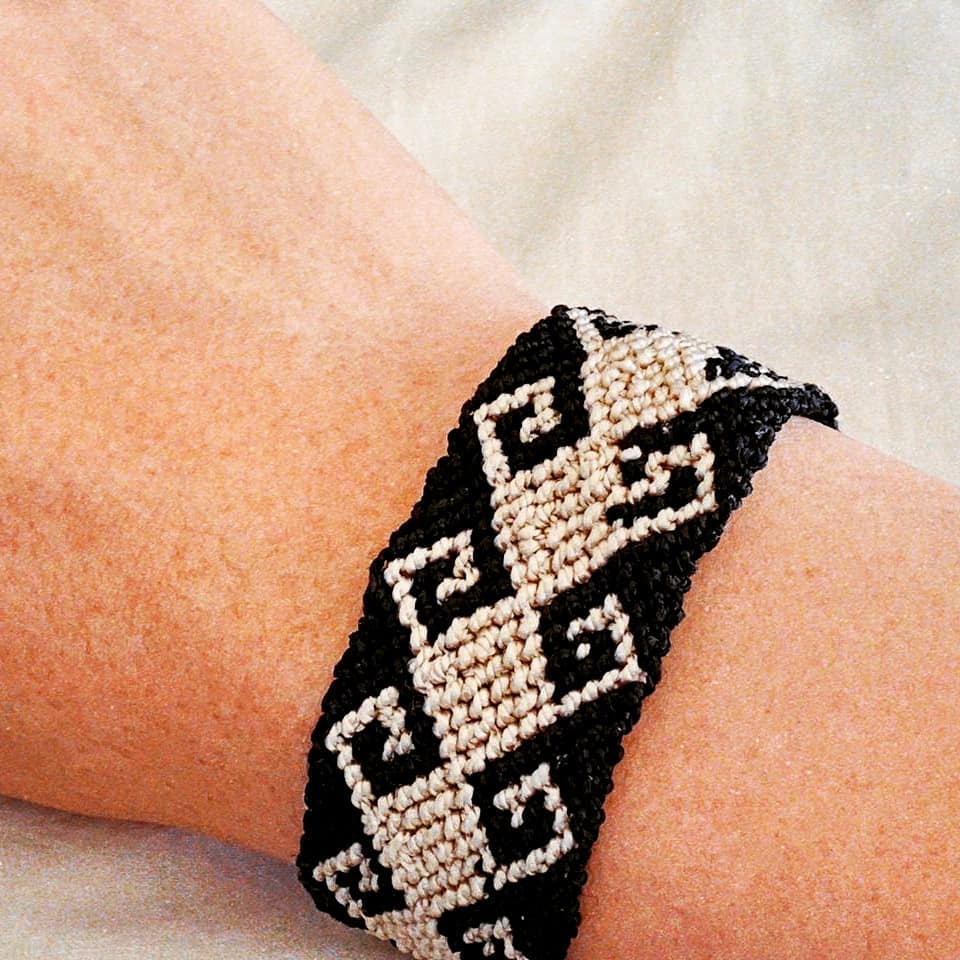 pulsera patrón tribal